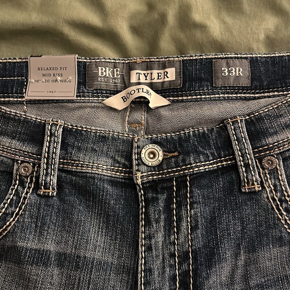 Buckle BKE Tyler Bootleg Jeans. Relaxed Fit, 33R, Mid Rise, 20” Leg Opening - Picture 4 of 5